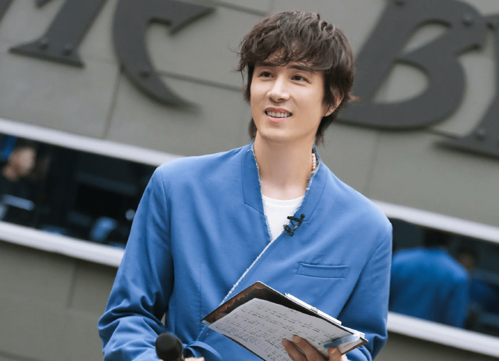 戚薇|他曾被嘲讽“吃软饭”，今凭《披荆斩棘》翻红，成“暗黑系”男神