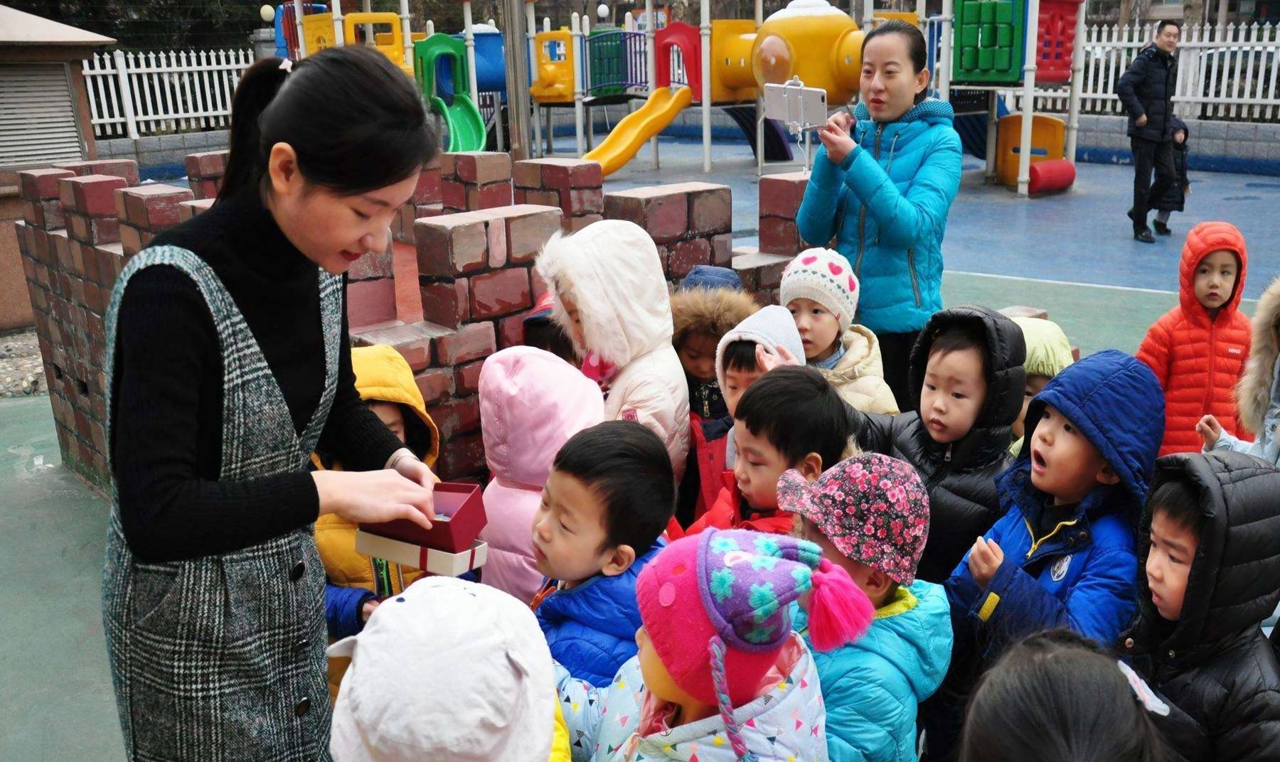 职场|孩子都上幼儿园了，你为啥还“赖”在家里不上班？宝妈有苦难言