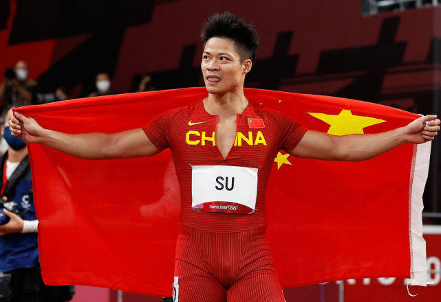 奥运|老将苏炳添奥运封神！创亚洲新纪录真长国人脸，穿中国红英姿飒爽！