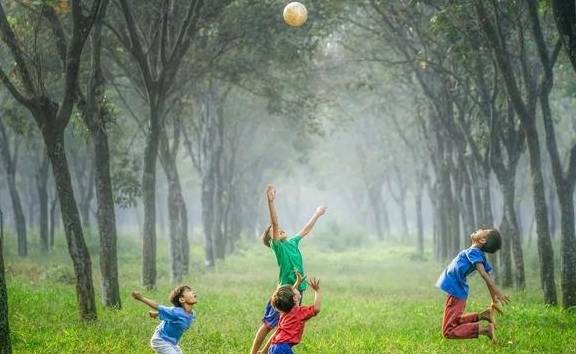 幼儿园|9岁儿童中度抑郁吓坏妈妈，抑郁症不再是大人病，父母引导很关键