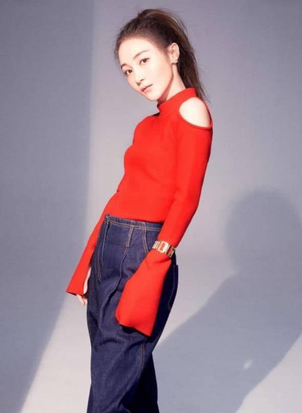 生活|姚笛婚后的生活真幸福！穿针织衫配蓬蓬裙，妩媚女人味不失少女感