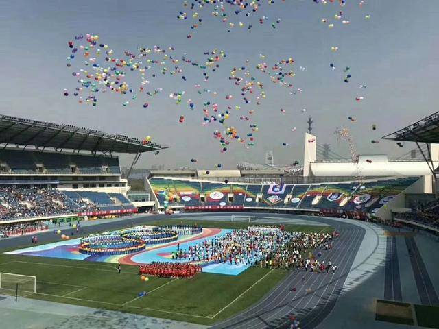 运动服|你听说过史家小学吗？一场运动会让年轻家长放弃鸡娃：没必要