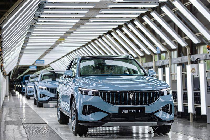 田亮|爆款综艺?超大盲盒?田亮李锐“开箱”岚图世界级4.0数字工厂