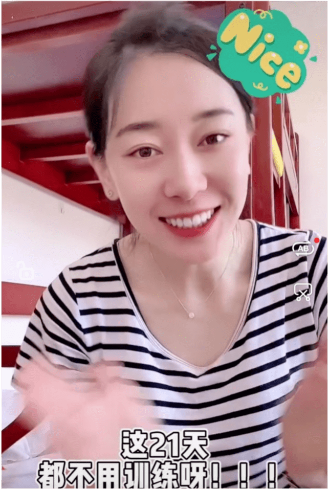 马尾|冠军孙一文真悠闲!条纹衫都能穿出高级感,自带巨星气场真该大火!