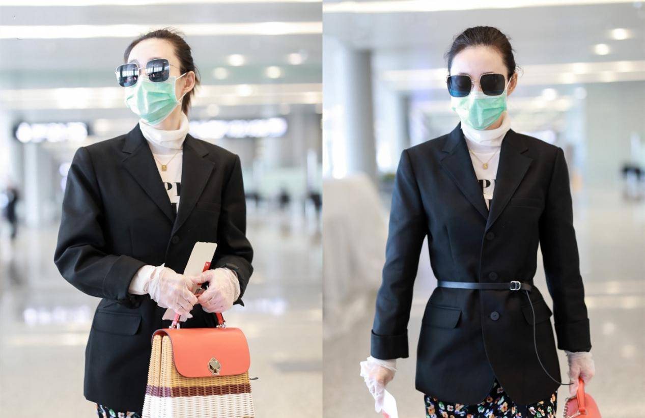 网友|王丽坤逛迪士尼被偶遇，穿衬衫扎马尾美得发光，网友随拍老戏骨还是少女颜