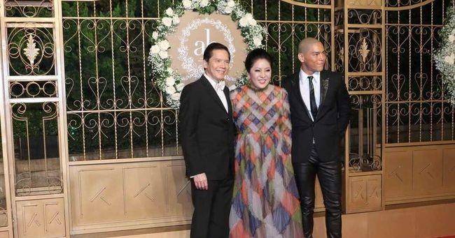 贵妇|向太身材发福也挺美！土味大花裙穿出贵妇范，“珠圆玉润”太显贵