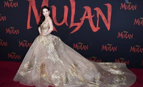 因为|刘亦菲虽然身材“肉肉”的，但气质太好了，穿抹胸裙依旧高贵