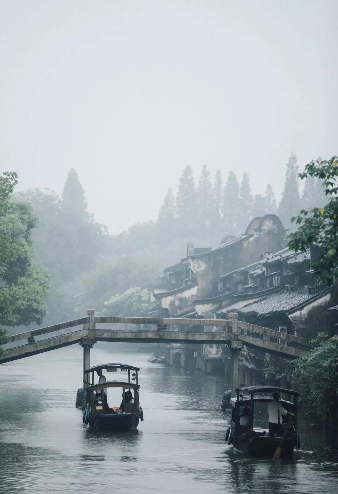 烟雨乌镇的美景,没有亲自见过一次,或许是让人感到遗