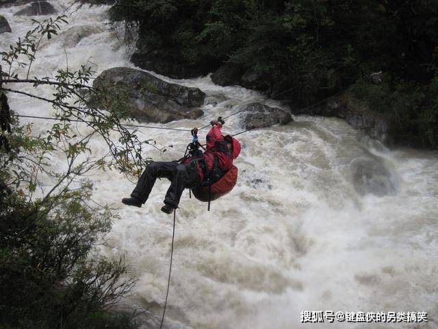 徒步雅鲁藏布大峡谷笔记：从一根钢丝上滑过惊涛骇浪的雅鲁藏布江