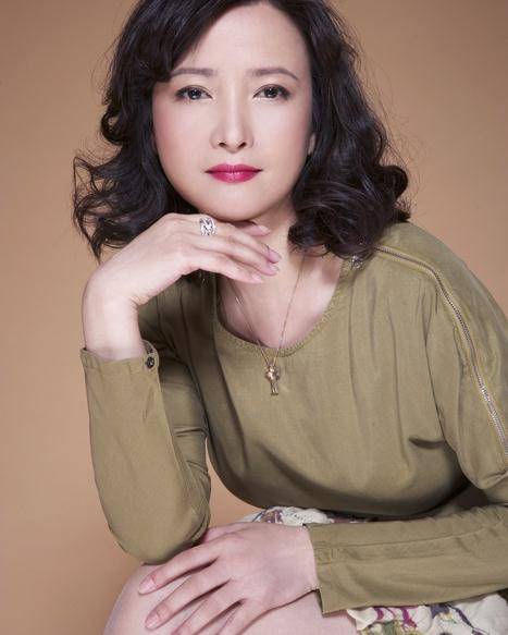 何晴 父亲早逝母亲患脑出血垂危 她与许亚军离婚后境况怎样 浙江省