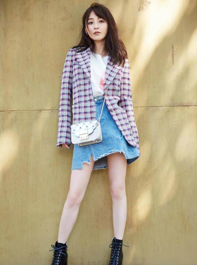 生活|姚笛婚后的生活真幸福！穿针织衫配蓬蓬裙，妩媚女人味不失少女感