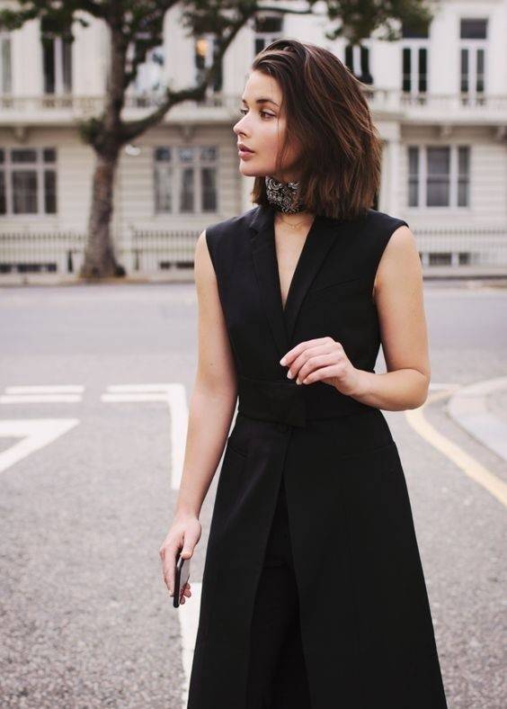 配饰|谁说丝巾老气只适合老太太?这样搭你也能高出气魄,穿出高级感