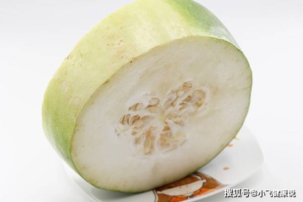 肾脏|患上肾结石，身体会释放哪些信号？多吃3物，将“石头”排出去