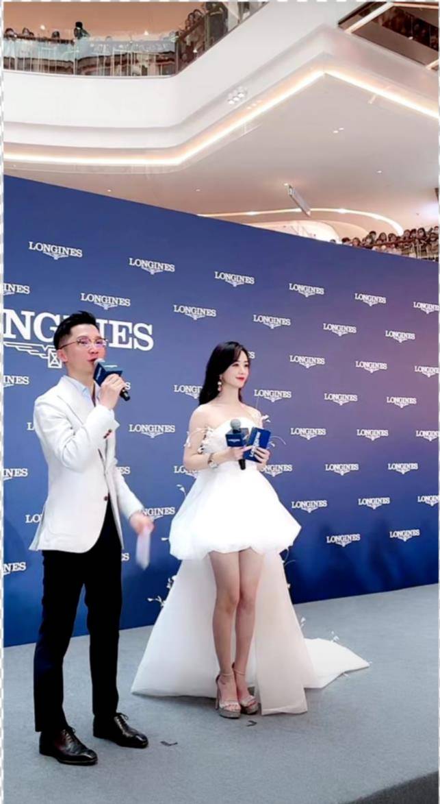 高定|赵丽颖空降郑州太火爆！穿高定礼服美成迪士尼公主，生图比模特惊艳