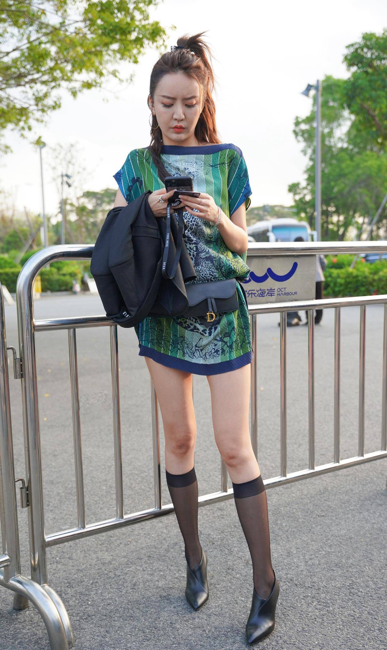 颜色|三十岁女人如何搭配下装消失？掌握这两个技巧，显高显瘦又年轻