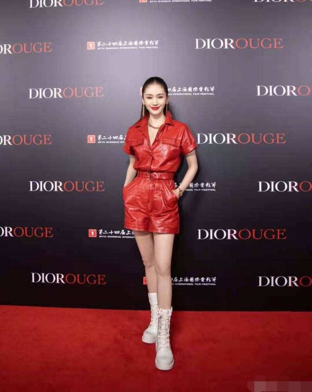 身材|王子文变化有点大，长马尾女人味十足，气场强大，恋爱中的女人果然不一样