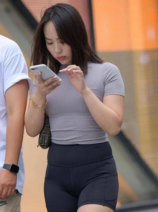 视觉|身材修长的瑜伽裤美女，给你想要的优雅感，展现时尚