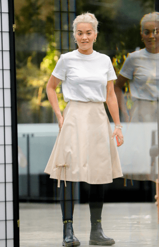 女孩子|指南 一件半身裙=N种look，入秋这么穿，优雅又洋气，助你遇见更美的自己