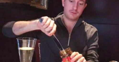 特产|美国小伙到河南旅游,回国时背着20斤特产,机场安检员开怀大笑