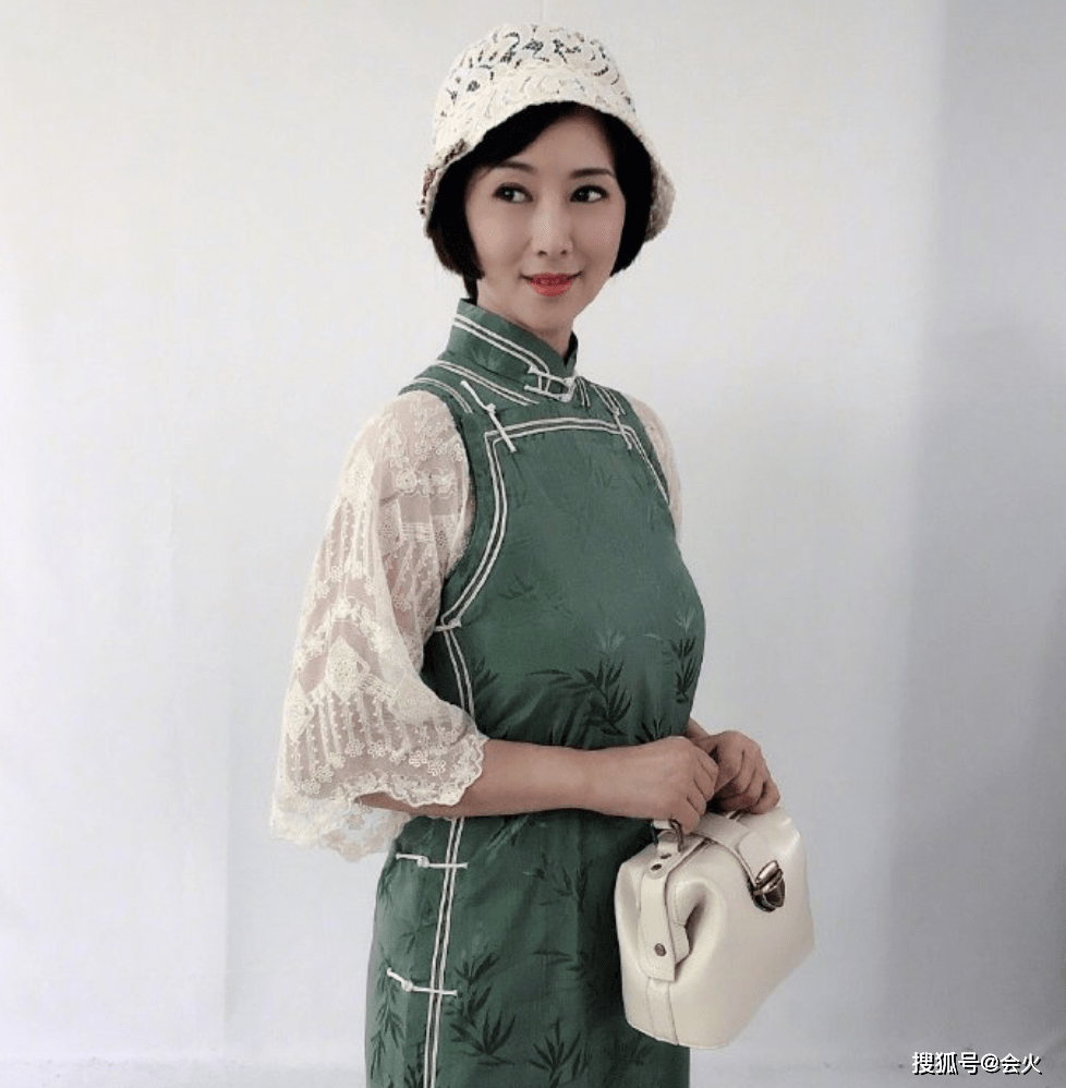 民国|翁虹与刘佩琦同框！民国旗袍身材尽显，张晨光陈佩斯光头造型抢镜