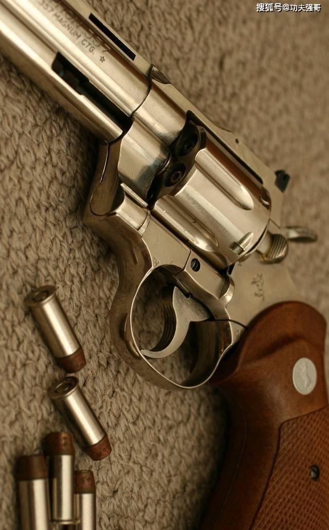 世界名枪:左轮手枪中的"超级贵族"——柯尔特"蟒蛇"_枪械