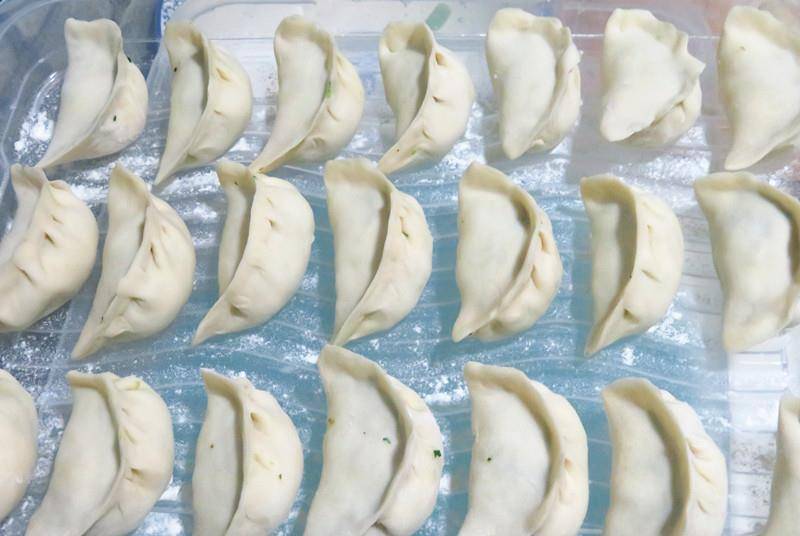 面团|早餐煎饺用这两样调馅，比素三鲜的还好吃，儿子一人能吃一锅！