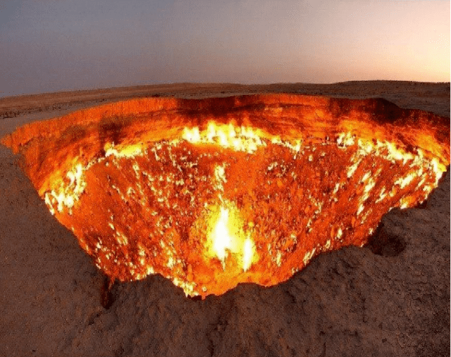 探险队发现“地狱之门”，大火在沙漠中燃烧40多年不灭，成为奇观