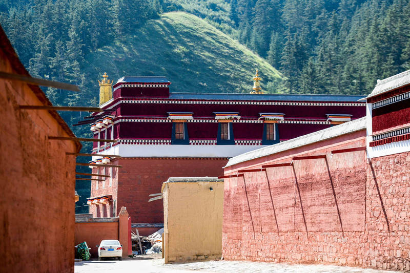 观有关的时轮密乘外,主学时轮天文历算;医药学院,主修藏医;喜金刚学院