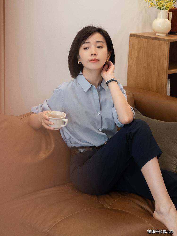 职场|袁泉的高级感无敌了，穿同色系衬衫+阔腿裤，简约却充满大牌范