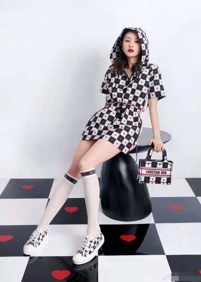 身材|王子文变化有点大，长马尾女人味十足，气场强大，恋爱中的女人果然不一样