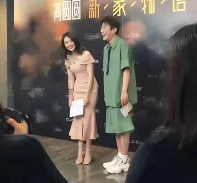 显得|高圆圆穿紧身裙现身，要颜值有颜值要身材有身材，气质还这么好！