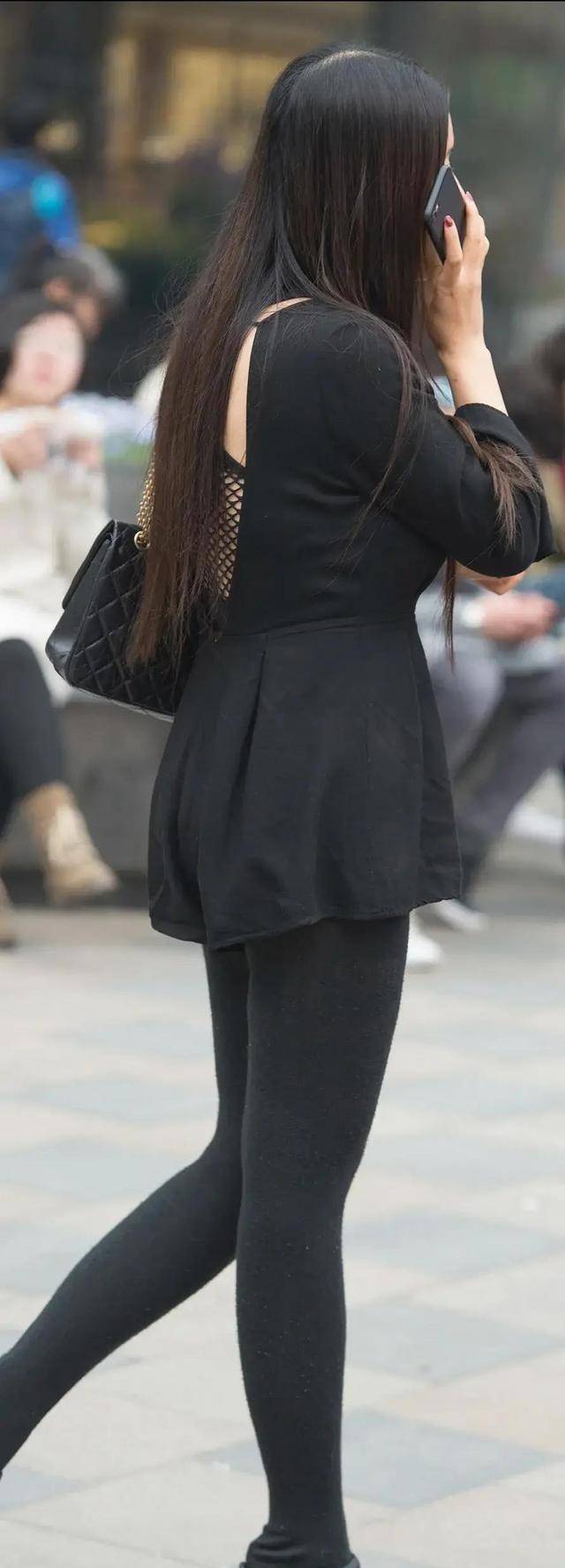 曲线美|明亮耀眼的打底裤穿出优雅高级感，彰显复古的流行元素，时尚精致