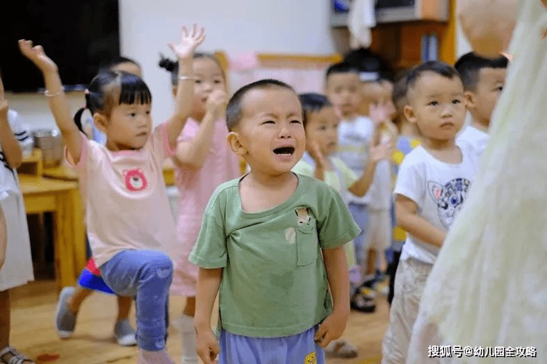 什么|开学第一天人类幼崽会多有趣？不哭的是基本操作，狠的直接打园长
