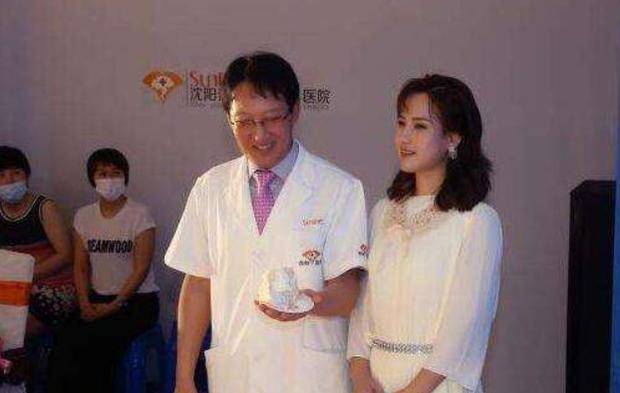 面容|还记得那个“歪脸女孩”赵宏秋吗?她放弃百万年薪,甘愿教书育人