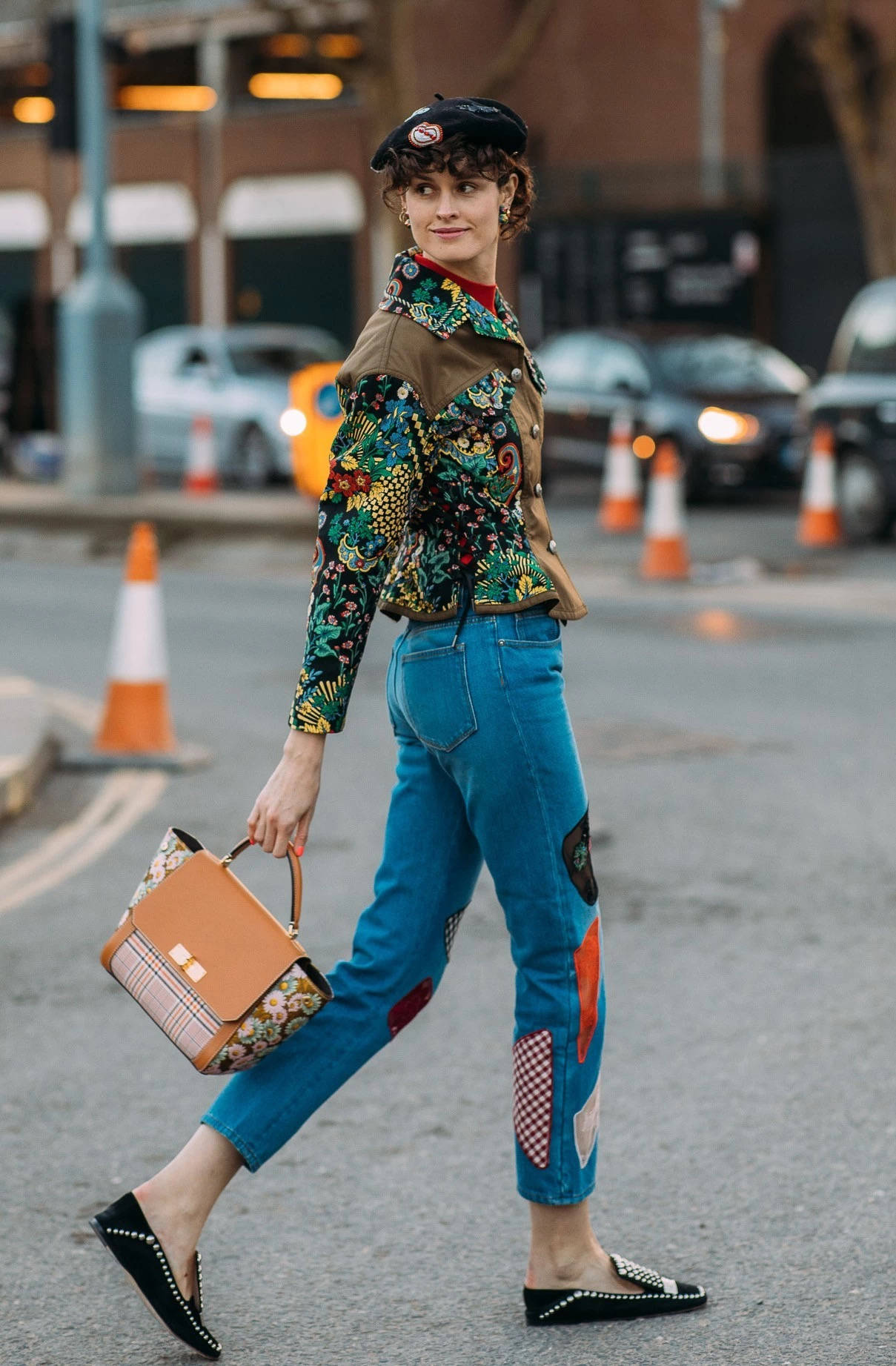 高跟鞋|黑色鞋子怎么搭配裤子?这些穿法早知道,提升衣品变时髦