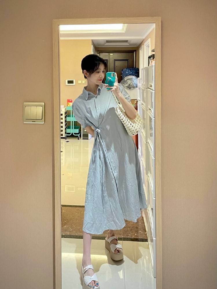 视觉|合影要远离陈小纭，她和闺蜜都穿短裙同框，腿细且长抢走太多目光