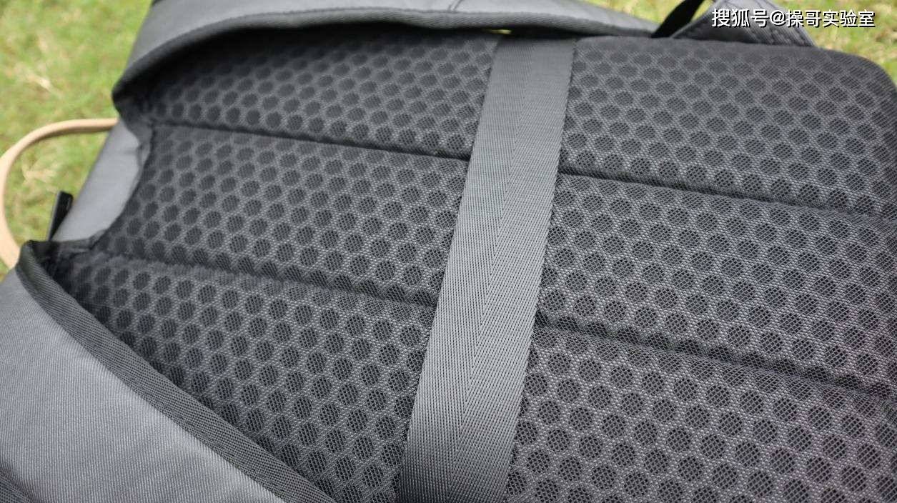 收纳|商务旅行休闲百搭,梦想背包非它莫属!地平线8号零感背包开箱实测