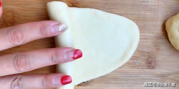 做法|电饭锅做早餐面包的配方,比蒸馒头还香甜,学会可以做给家人吃