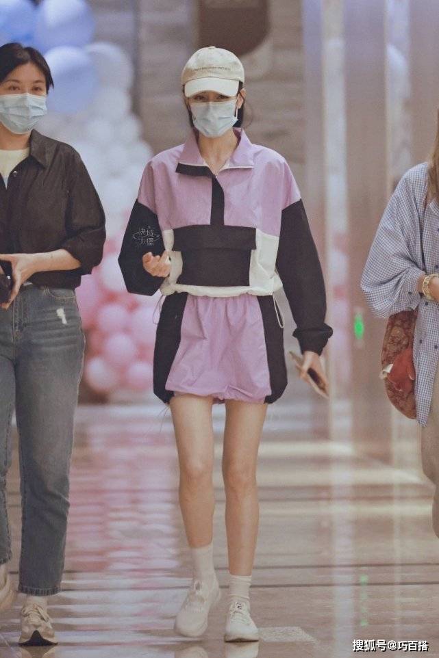 运动服|迪丽热巴私服穿搭新鲜出炉,穿绿色运动装元气清新,太接地气了!