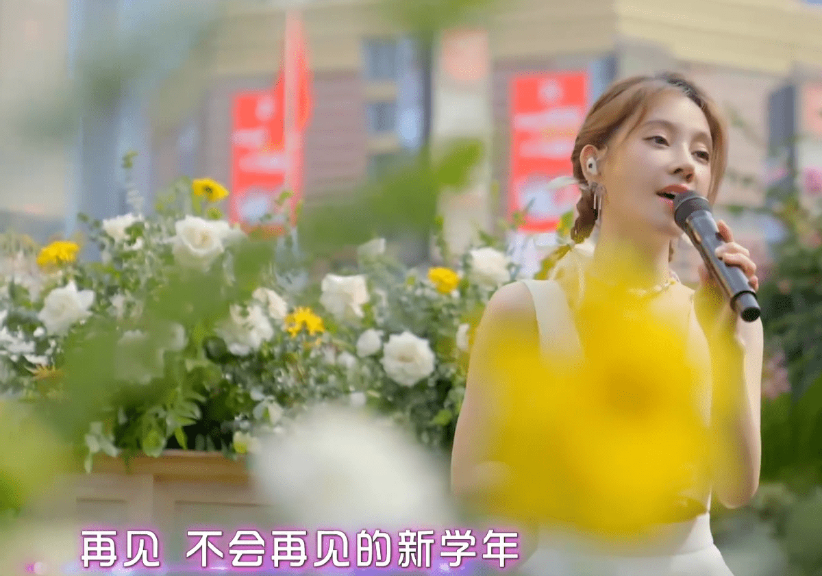 咖啡馆|冯提莫运动裙装亮相《闪电咖啡馆》，外表过于甜美遭主持人吐槽