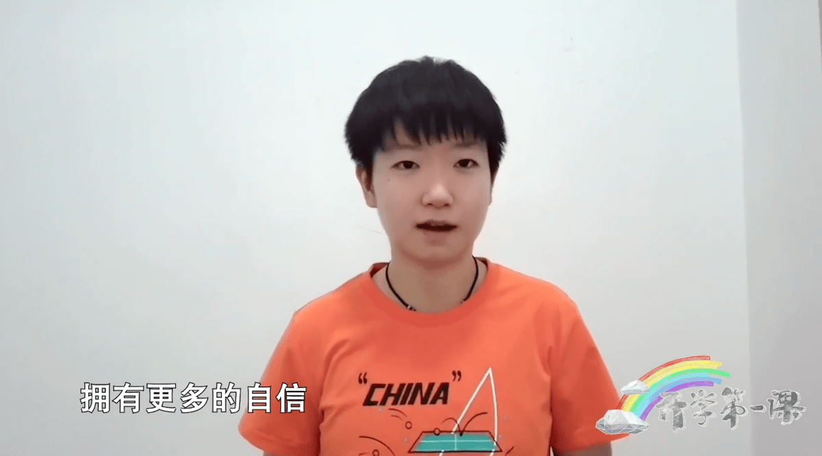 孙颖莎|开学第一天：孙颖莎、杨倩穿着朴素送祝福，这才是该粉的明星