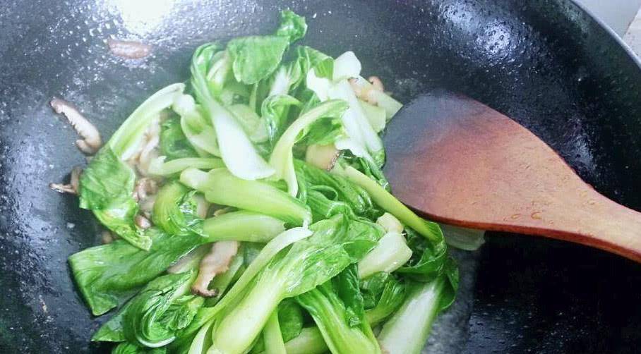 什么菜炒的时候会有水 c9866b6610bb479582cc7ae955f47ce6.jpeg