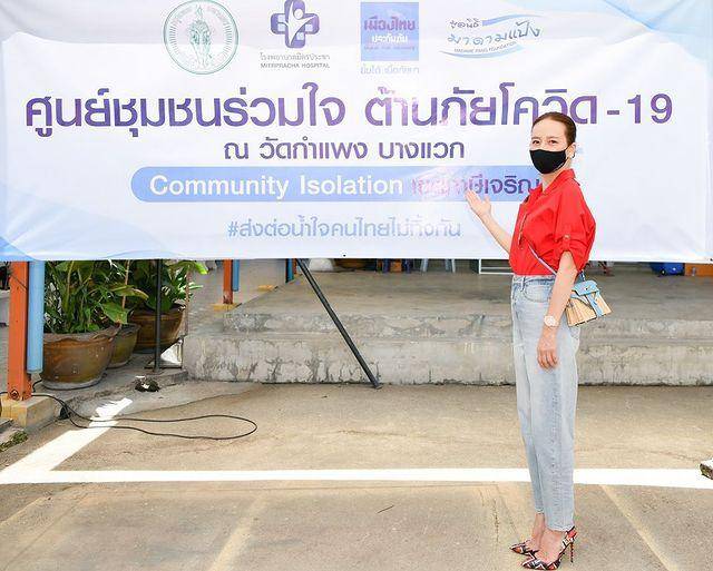 伍伦盼在这个夏天爱上了发带,仙气十足的飘带系在马