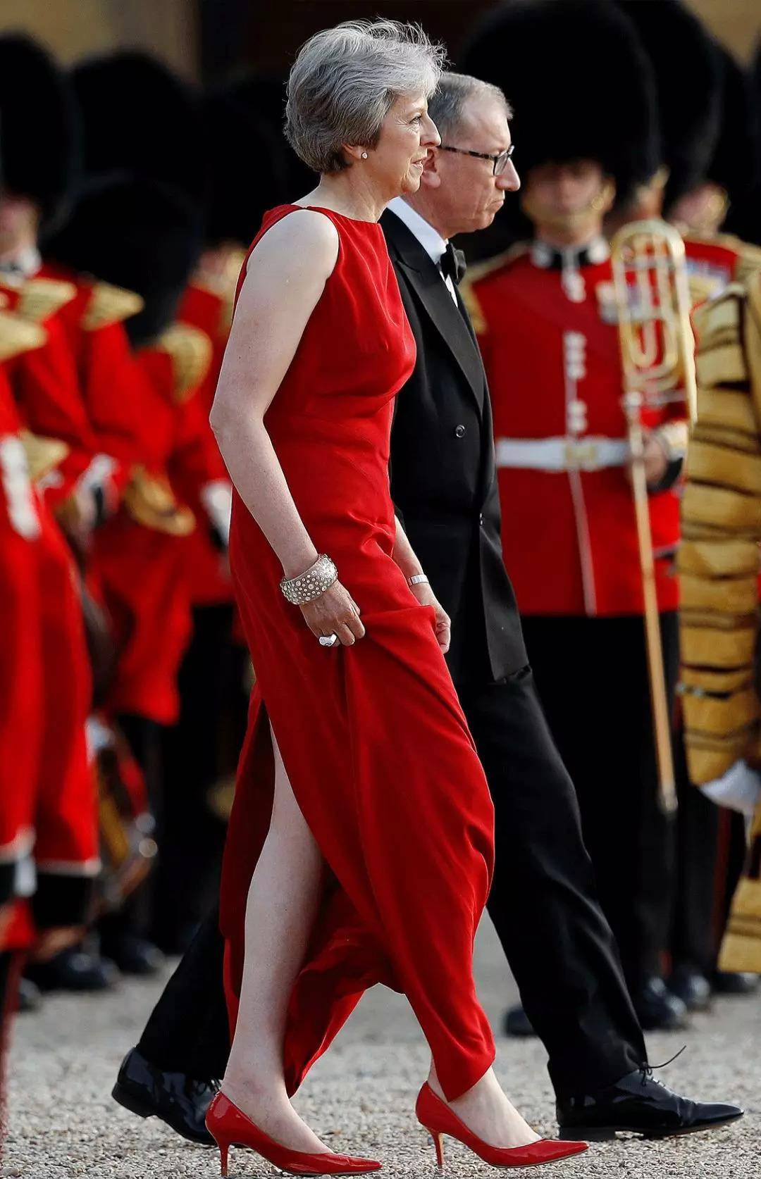 Bennett|穿着豹纹当首相，就算60岁也要画最美的妆，穿最美的衣服