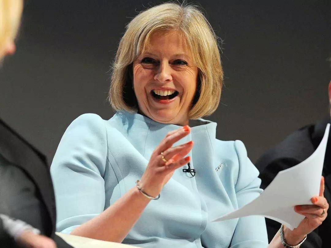 Bennett|穿着豹纹当首相，就算60岁也要画最美的妆，穿最美的衣服