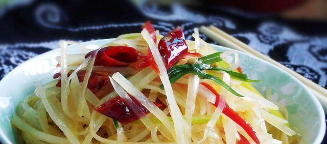 青椒丝炒肉丝土豆丝 ef4848ee5b51417b92ce6f6447e2a0e2.jpeg