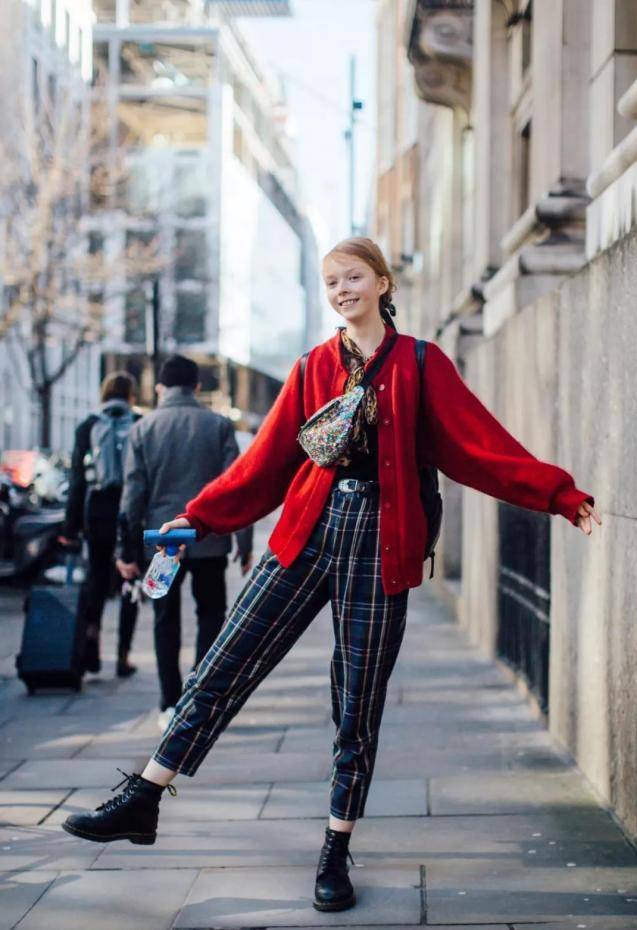 卫衣|直筒或阔腿版型的阔腿裤，既修饰了身材又丰富了造型，真的不容错过。