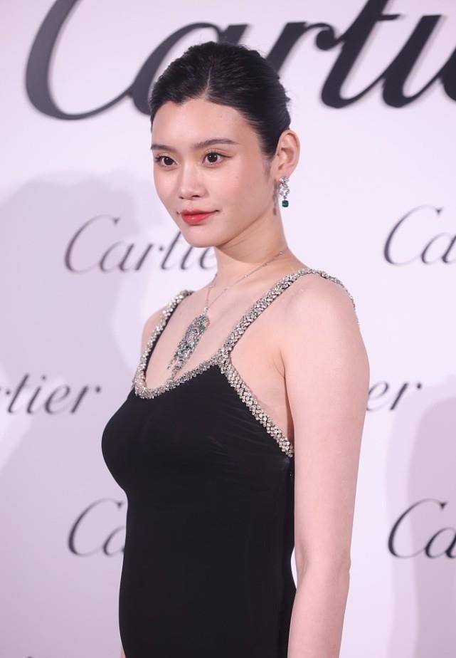 身材|奚梦瑶的“0号身材”挺养眼，一袭长裙秀曲线，但肩膀略显魁梧了