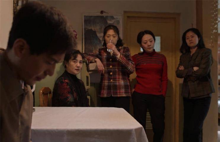 清醒|《乔家的儿女》玲子妈三观正，表面上维护七七，实则下了一盘大棋