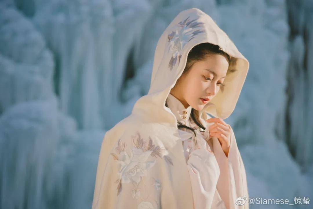 摄影|汉服小仙女:梅落雪寒